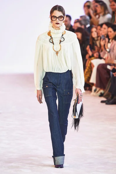 Look 32
